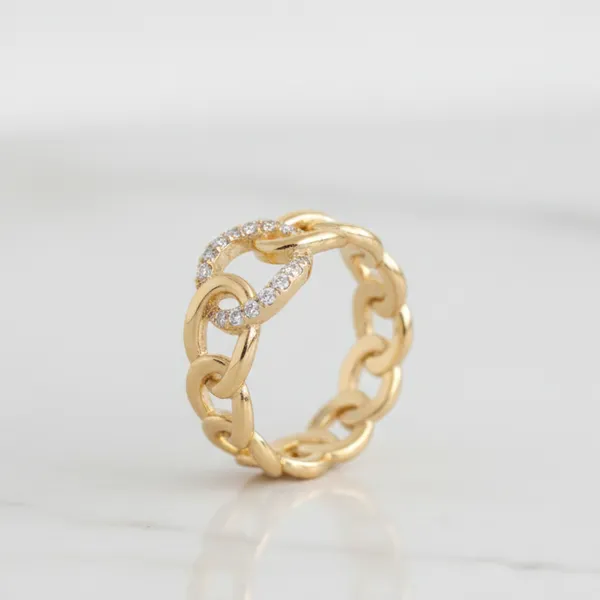 Gold_Linked_Radiance_Ring_For_Women